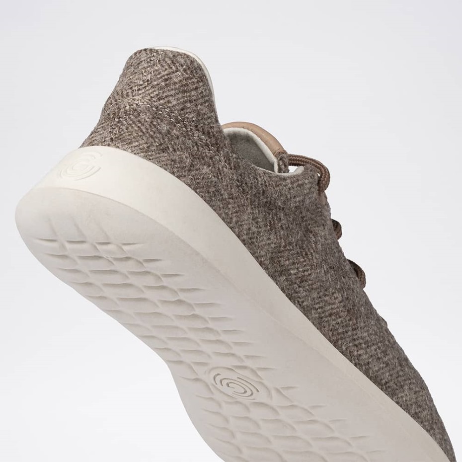 Groundies España Relax Mujer Morena